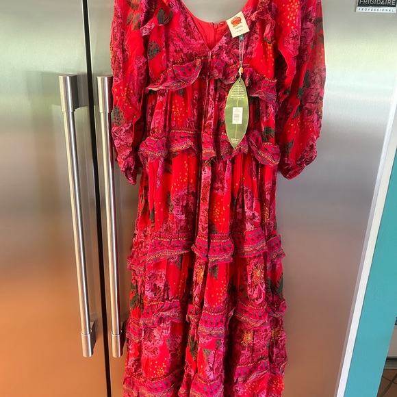 Size small nwt, ordered wrong size 😭 - Picture 1 of 5